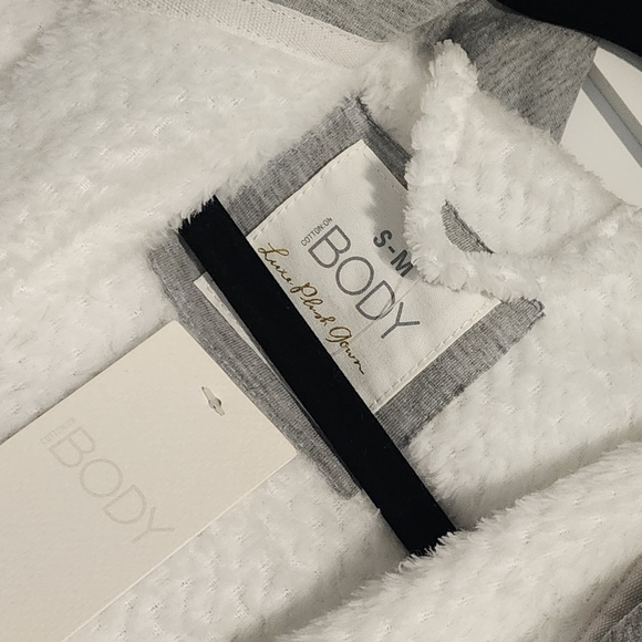 Cotton On BODY White Plush Robe - Picture 6 of 12